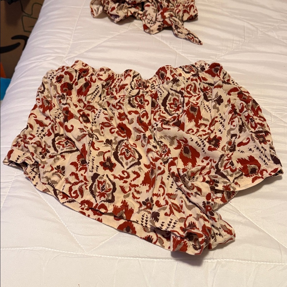 Love Notes Red And Cream Patterned Set - image 4